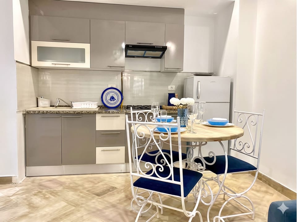 Comfort Apartment, Private Bathroom, Garden View | Private kitchen | Full-size fridge, microwave, oven, stovetop