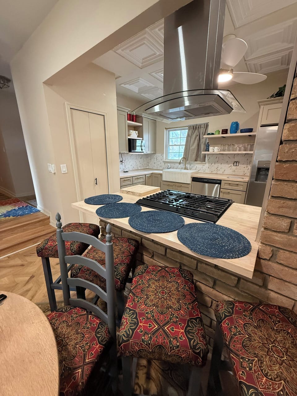 Kitchen Island/bar