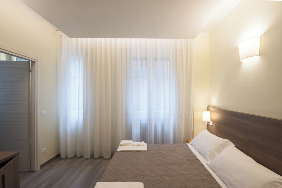 Standard Double Room, Courtyard View | Minibar, in-room safe, free WiFi