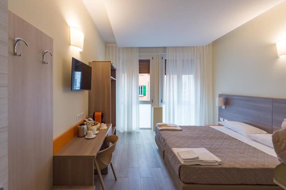 Minibar, in-room safe, free WiFi