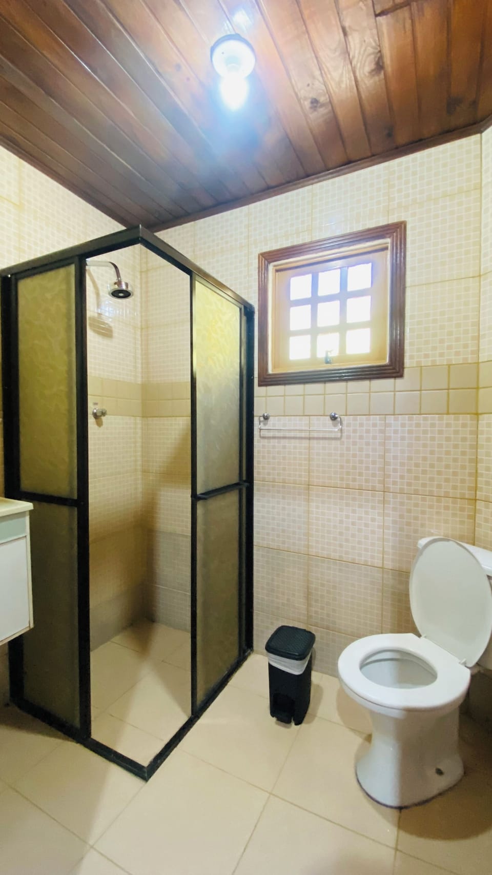 Family Double or Twin Room, Mountain View | Bathroom | Shower, free toiletries, towels, soap