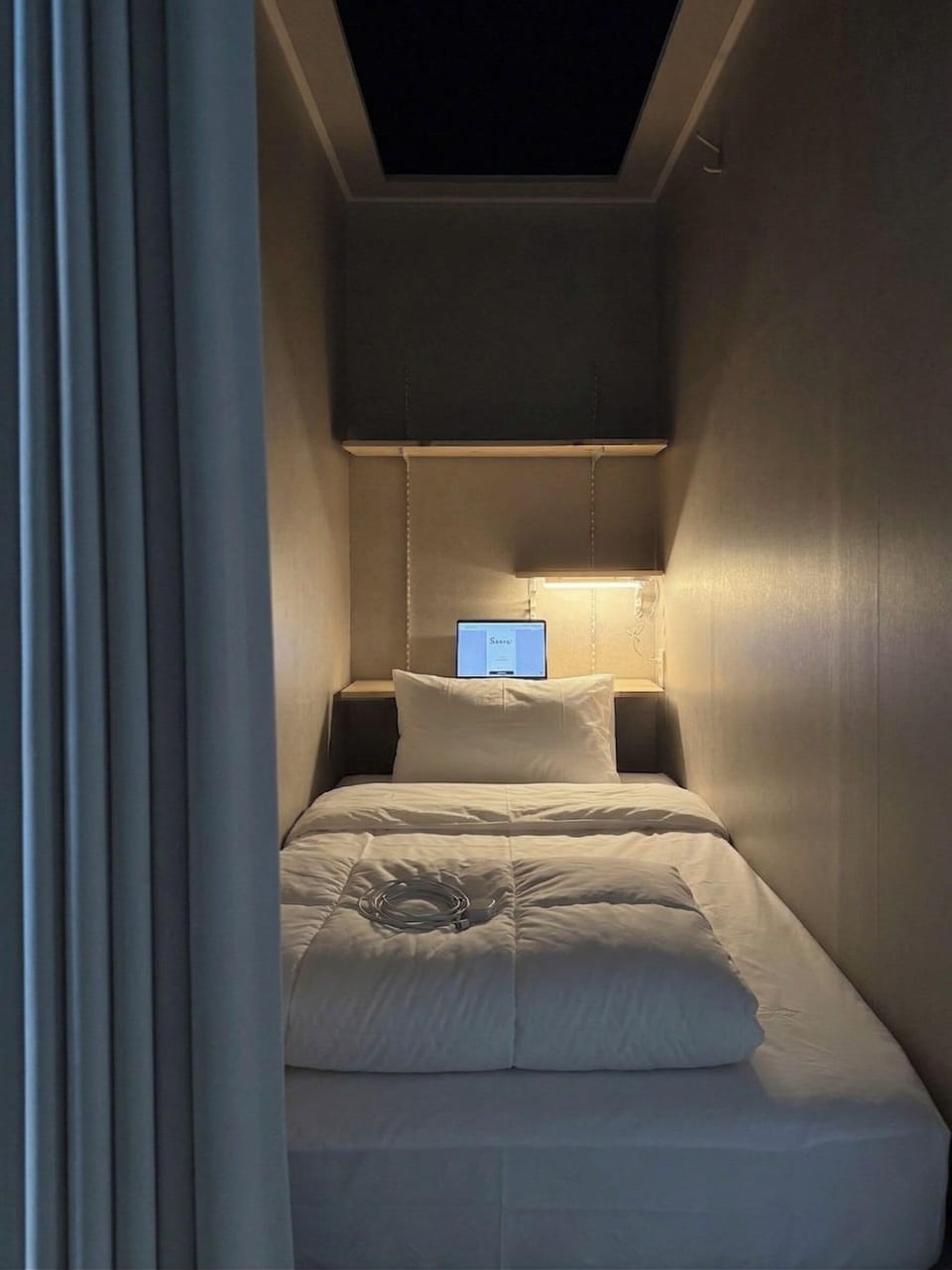 WiFi (free), bed sheets