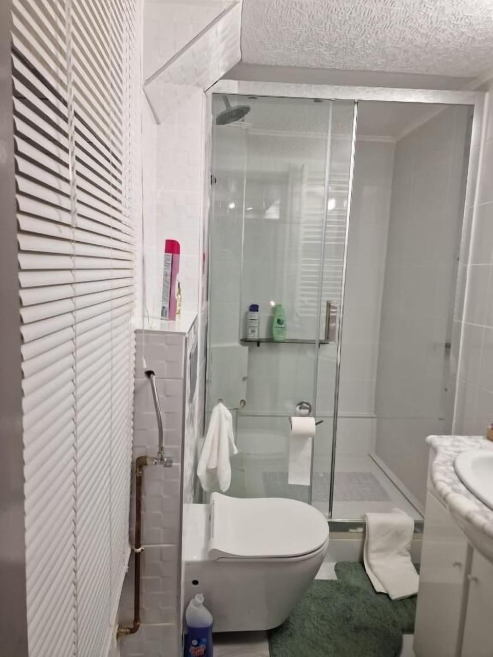 Comfort Twin Room | Bathroom | Slippers