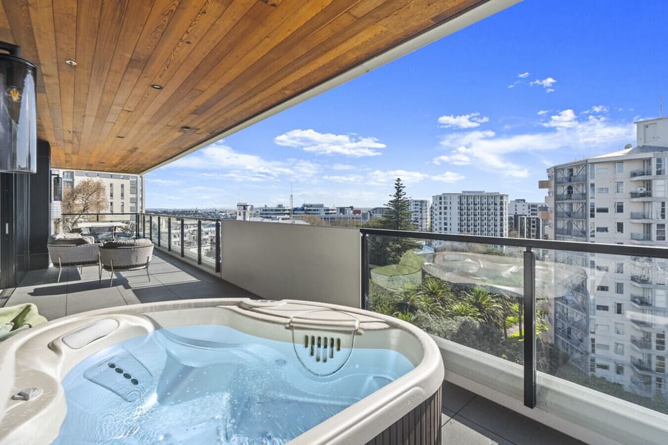 Balcony/Jacuzzi
