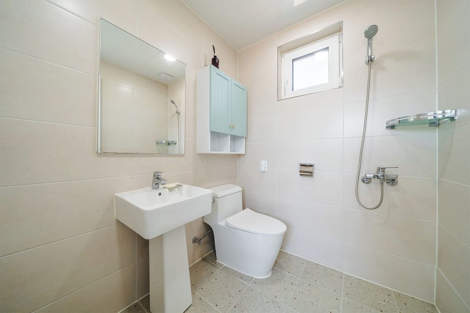 Basic Room, 3 Bedrooms (Private house) | 3 bedrooms, WiFi (free)