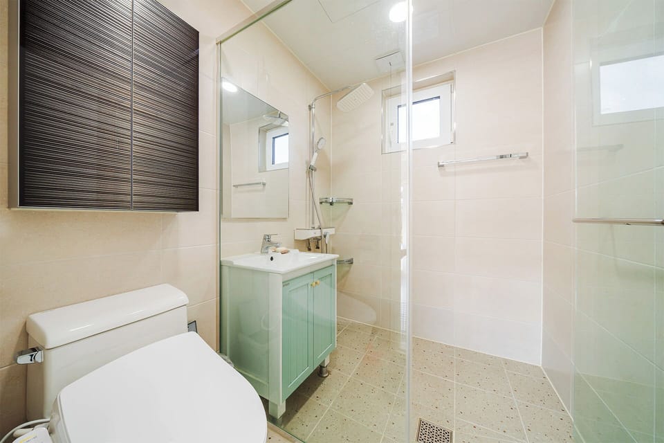 Basic Room, 3 Bedrooms (Private house) | 3 bedrooms, WiFi (free)