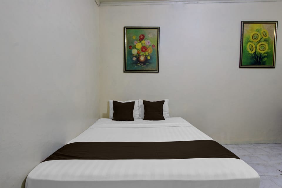 Deluxe Double Room | Desk, free WiFi, bed sheets