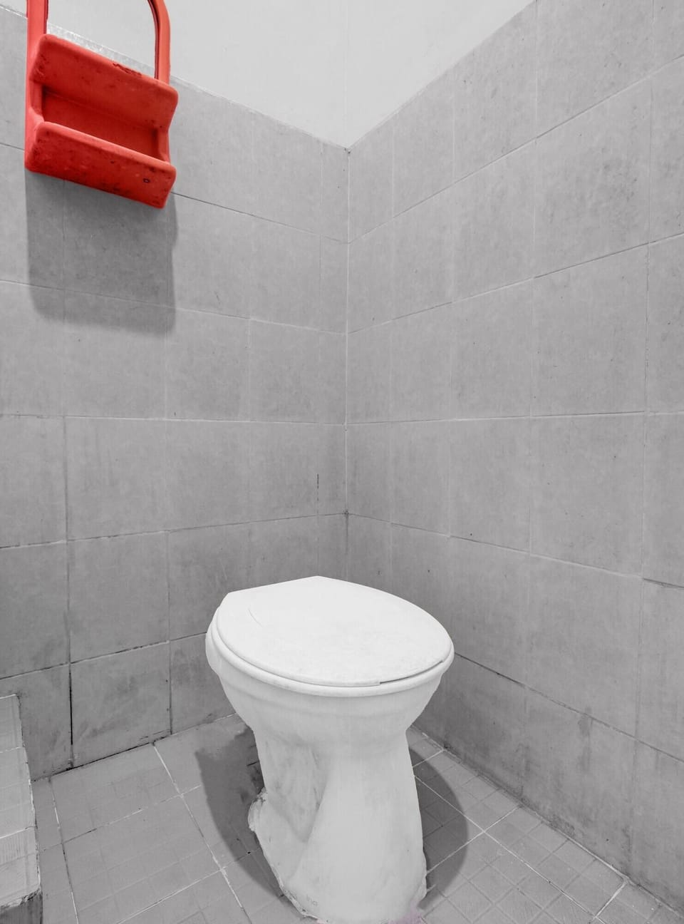 Shower, free toiletries, bidet, towels