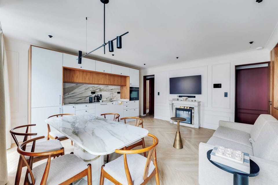Apartment | Living area | Fireplace