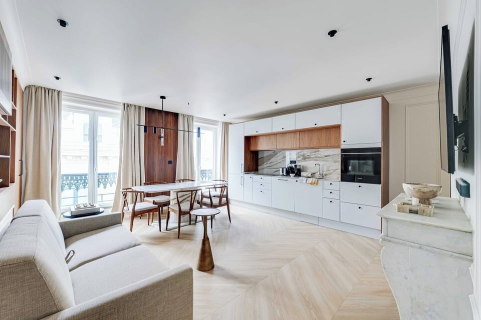Apartment | Living area | Fireplace