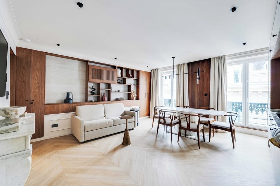 Apartment | Living area | Fireplace