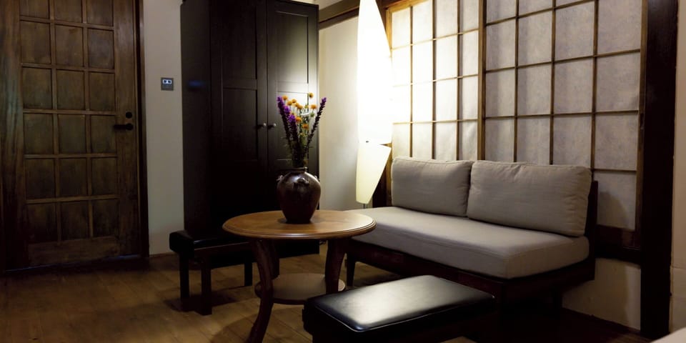 Traditional Double Room, Non Smoking (Garden Room [1F]) | In-room safe, individually decorated, individually furnished, free WiFi