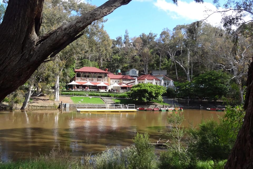 Studley Park Boathouse - 9 min drive