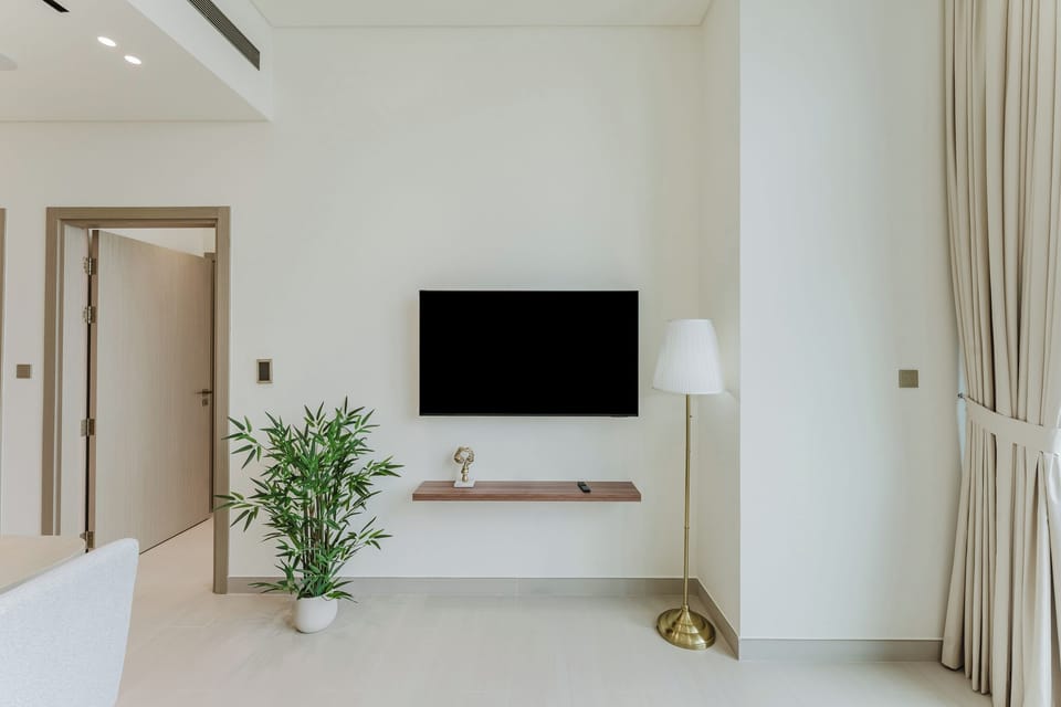Exclusive Apartment, Balcony, City View | Interior