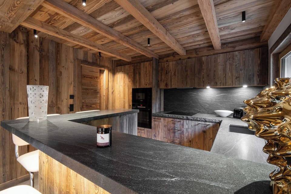 Chalet | Private kitchen | Fridge, microwave, oven, stovetop