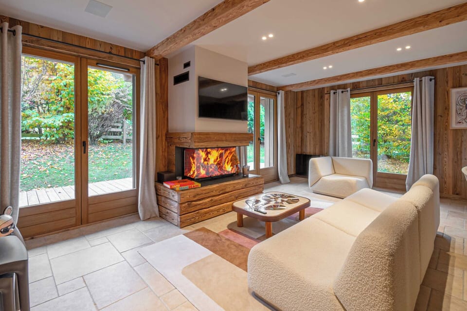 Chalet | Living area | Fireplace