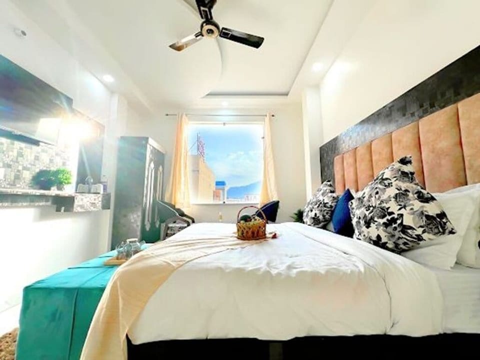 King with City View Room | Free WiFi