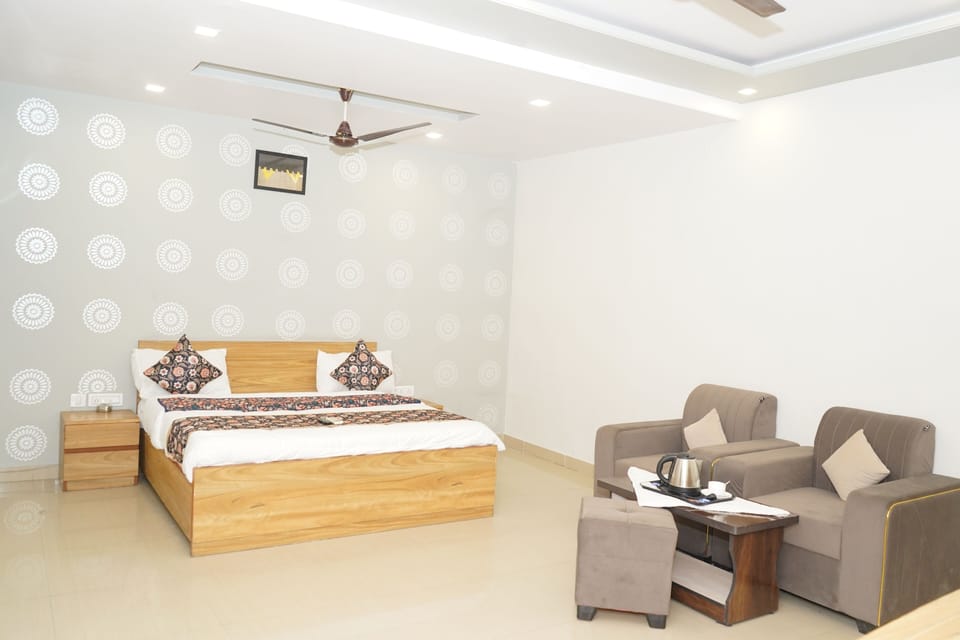 Deluxe Double Room | Desk, laptop workspace, free WiFi, bed sheets