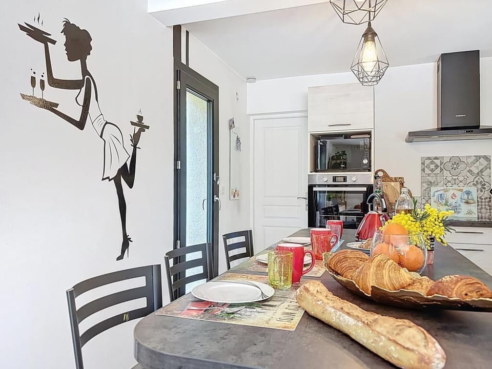 Fully equipped open kitchen