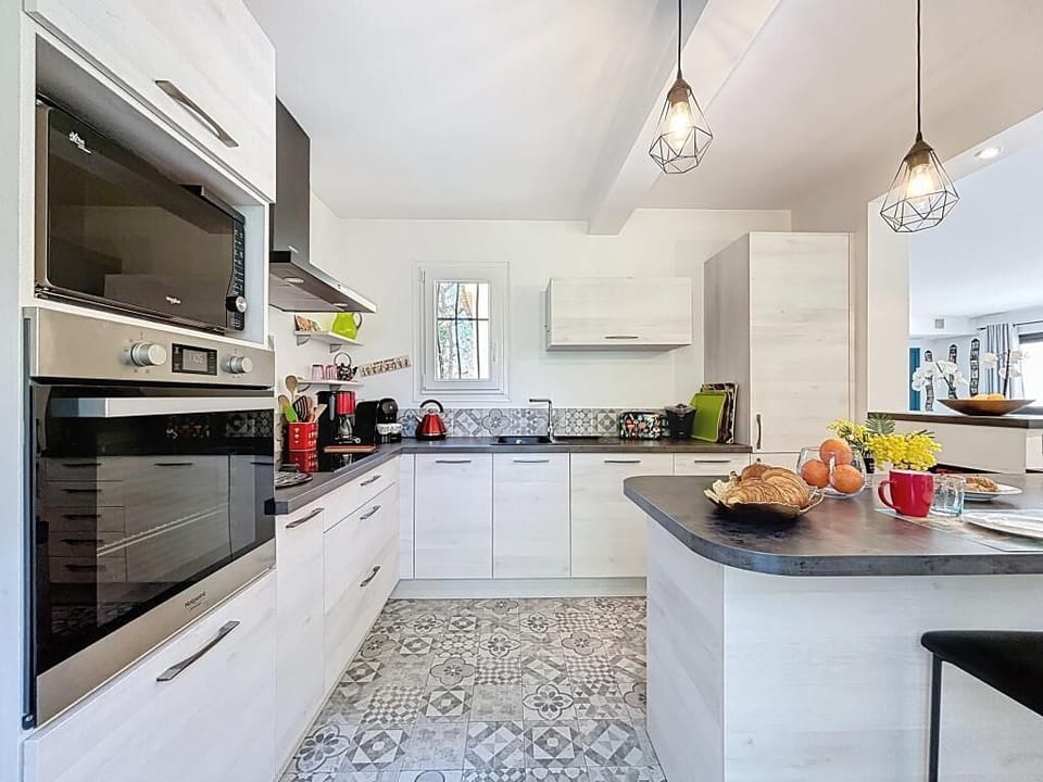 Fully equipped open kitchen