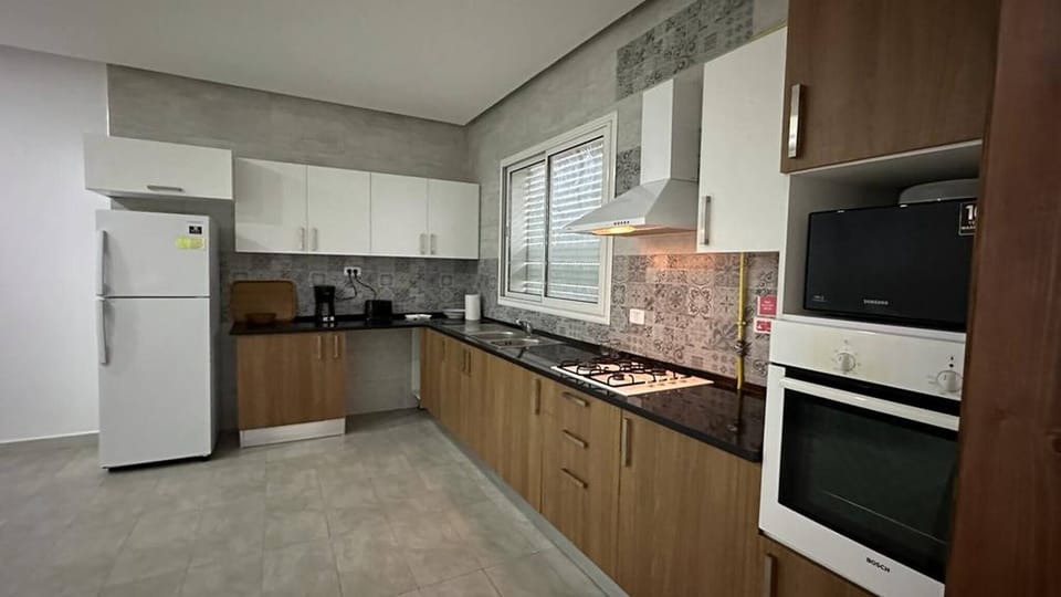 Apartment, 3 Bedrooms, Balcony | Interior