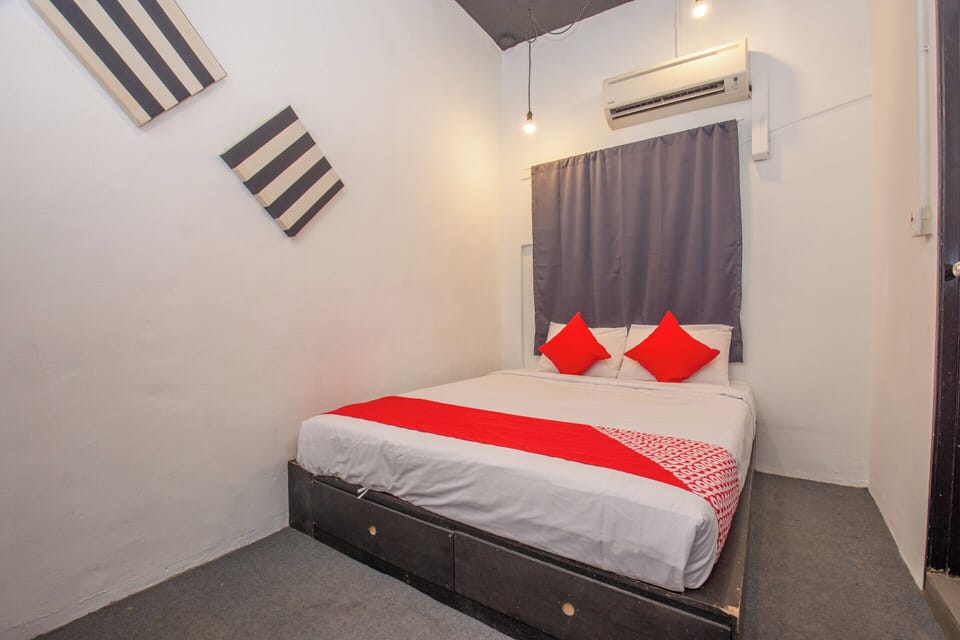 Deluxe Suite | Desk, laptop workspace, iron/ironing board, free WiFi