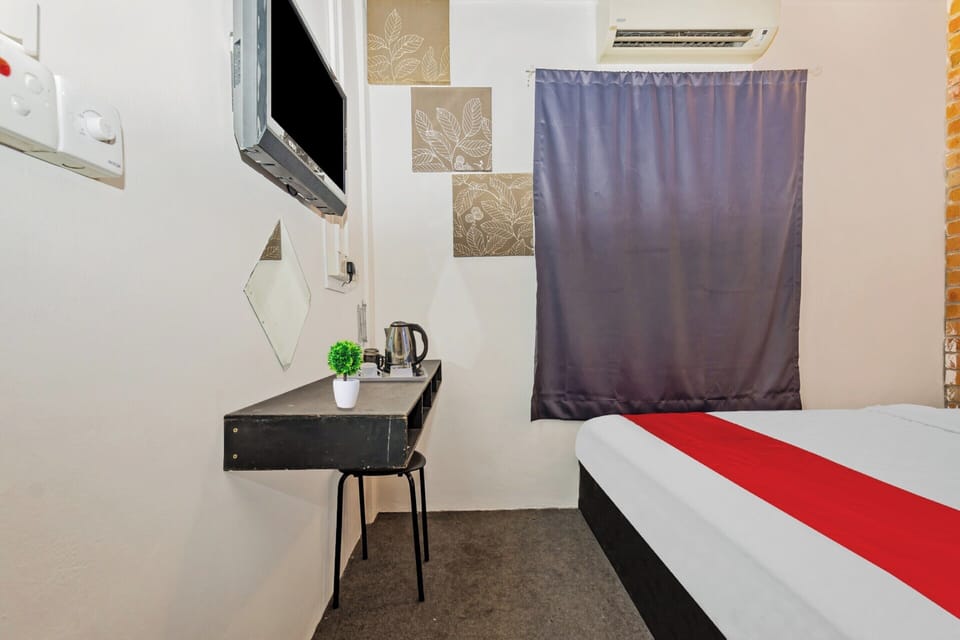 Deluxe Suite | Desk, laptop workspace, iron/ironing board, free WiFi