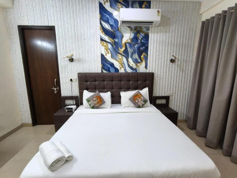 Soundproofing, iron/ironing board, free WiFi, bed sheets