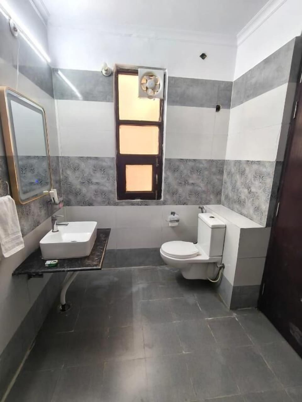 Deluxe Double Room, Balcony | Bathroom