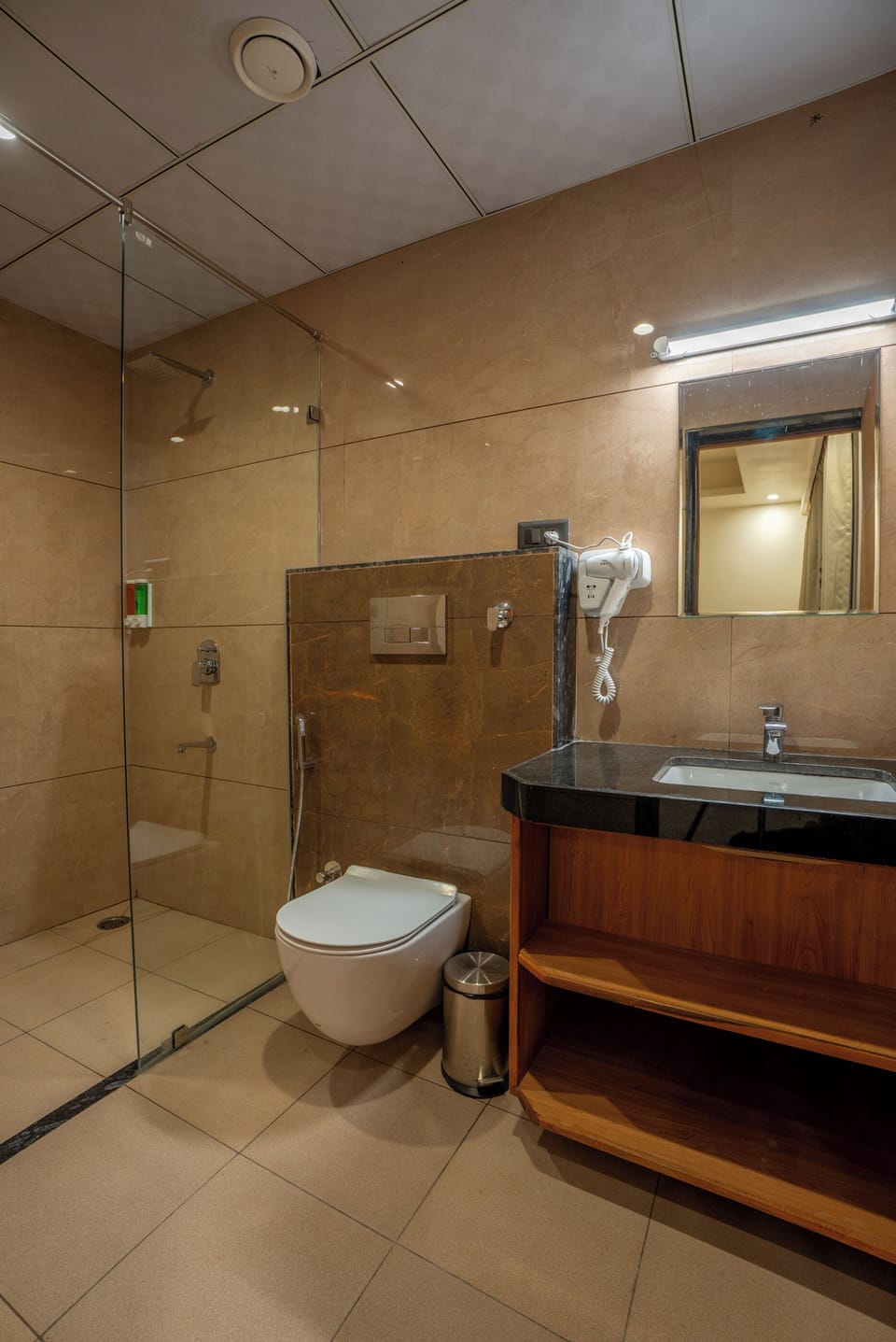 Signature Room | Bathroom | Shower, free toiletries, towels, soap
