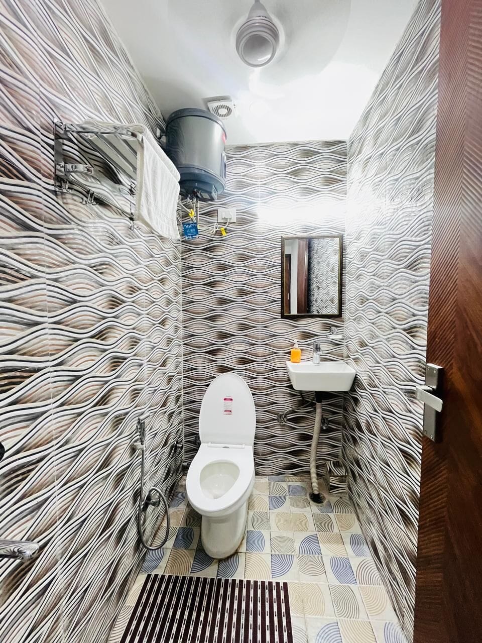 Deluxe Double Room, Balcony, City View | Bathroom