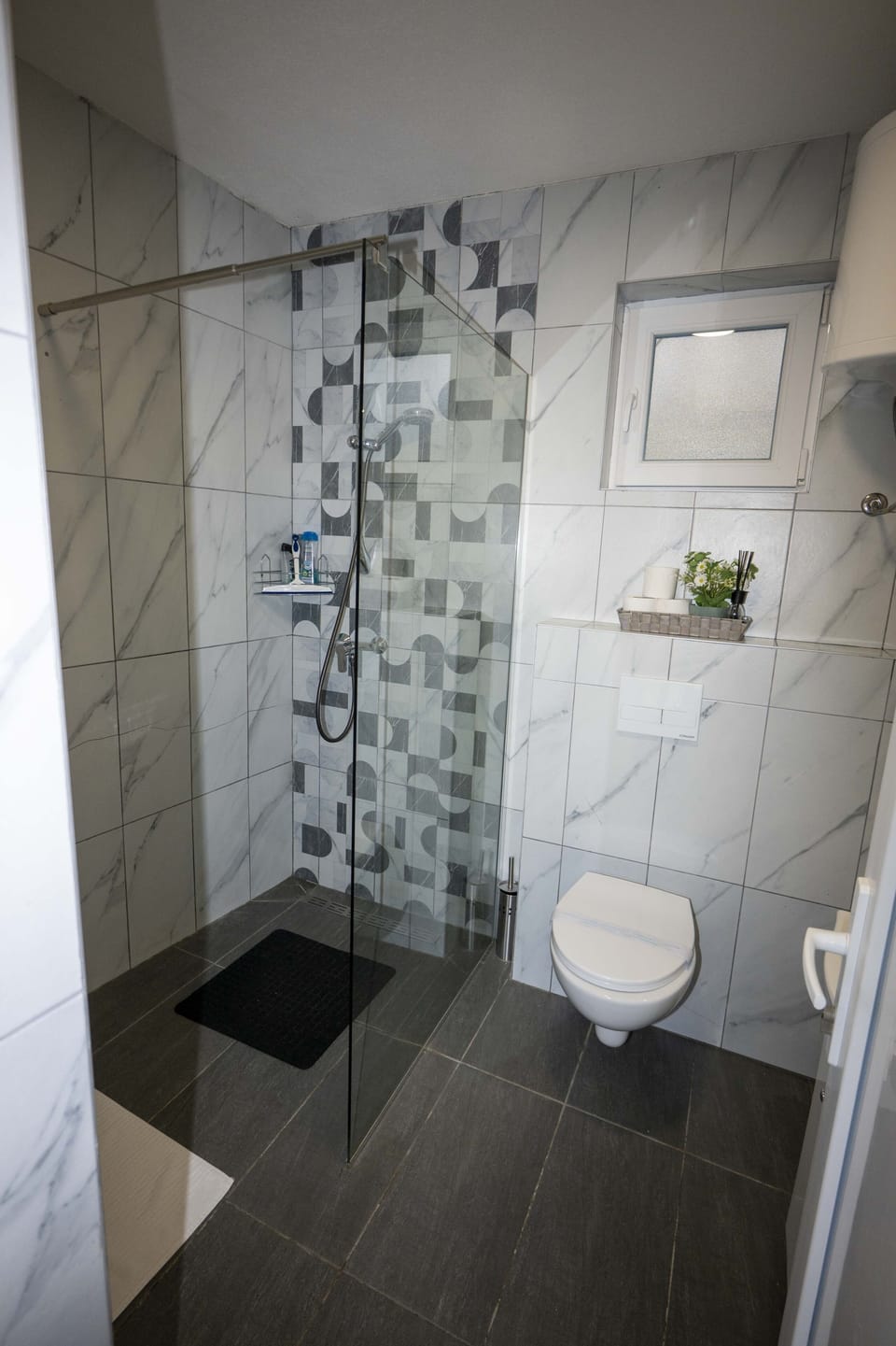Family Apartment, Multiple Beds, Patio, Courtyard View | Bathroom | Free toiletries, hair dryer, towels, soap