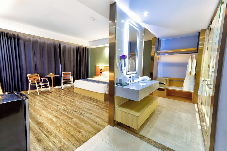 Deluxe Room | Free WiFi, bed sheets