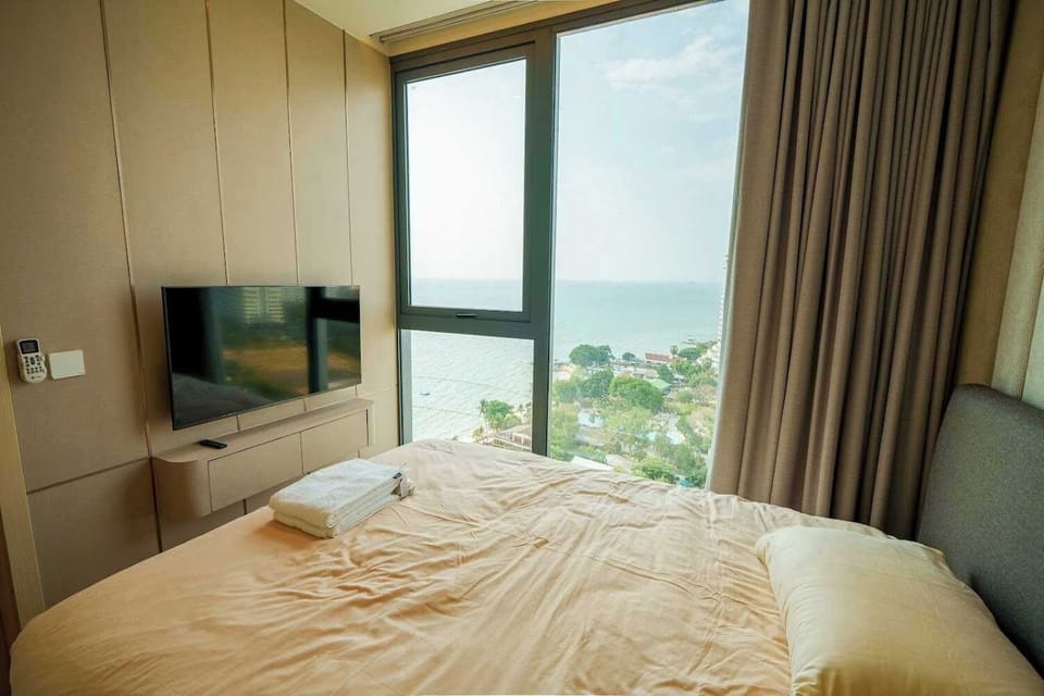 Suite | Minibar, desk, free WiFi, bed sheets