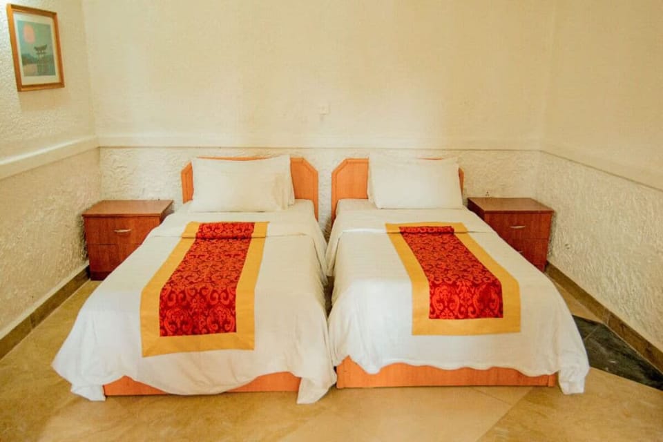 Standard Single Room, Patio, Lake View | Desk, blackout drapes, soundproofing, WiFi (free)