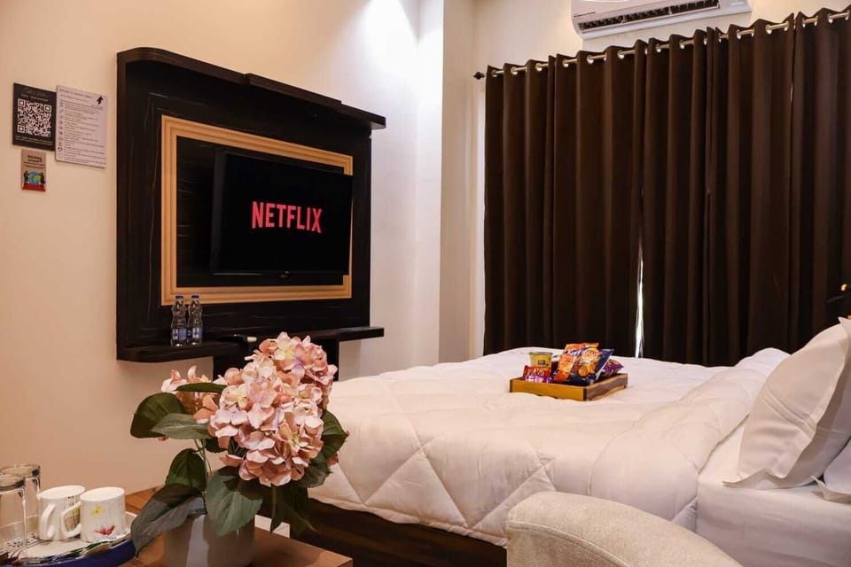 Deluxe Room | Desk, laptop workspace, free WiFi