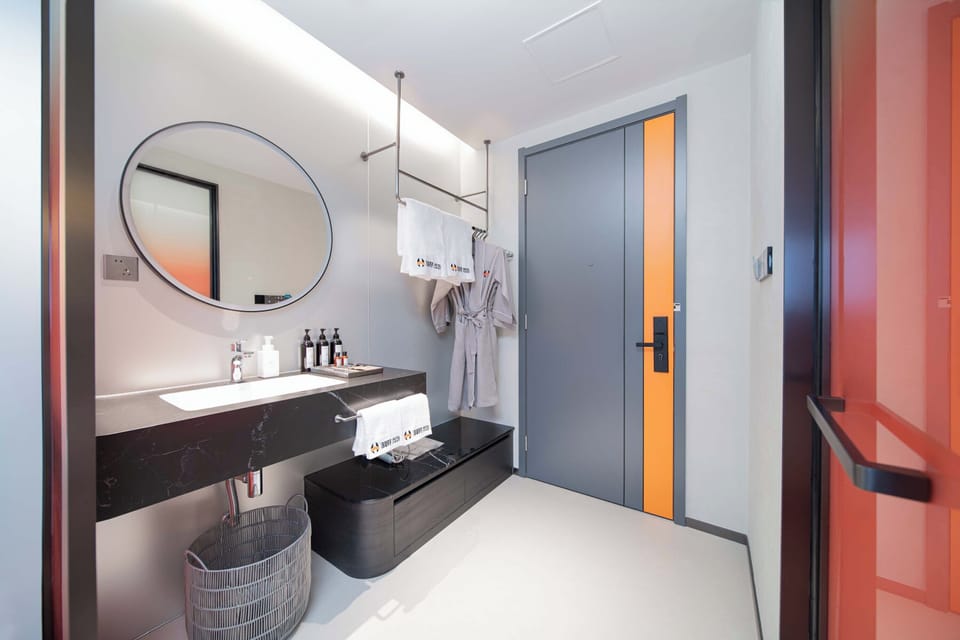 Elite Twin Room | Bathroom | Shower, free toiletries, hair dryer, slippers