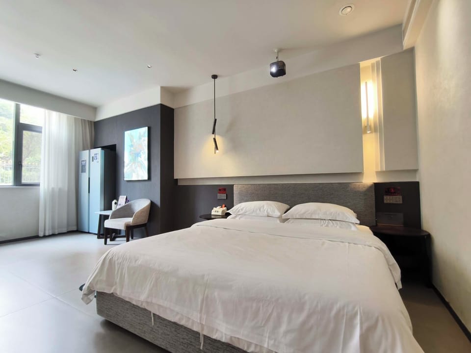Grand Double Room | Desk, blackout drapes, soundproofing, WiFi (free)