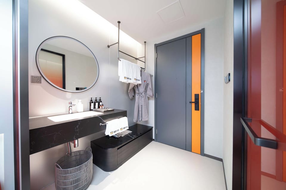 Elite Twin Room | Bathroom | Shower, free toiletries, hair dryer, slippers
