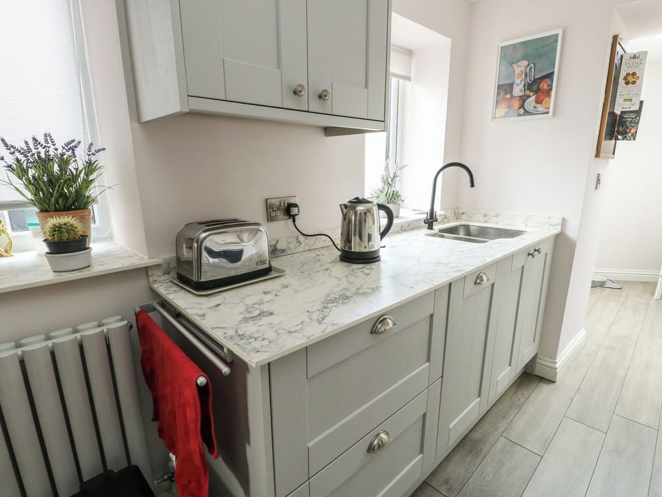 Dishwasher, cookware/dishes/utensils