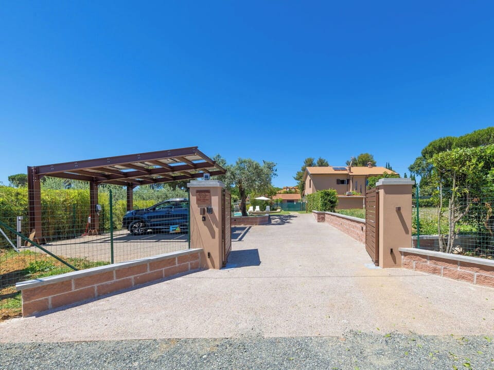 Shade, Estate, Garden, Driveway, Landscaping, Hacienda, Gate, Fence, Home Fencing, Villa