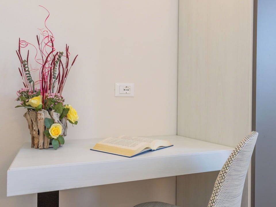 Apartment, Resort, Chair, Shade, Balcony, Kitchen & Dining Room Table, Restaurant, Eco Hotel, Hotel