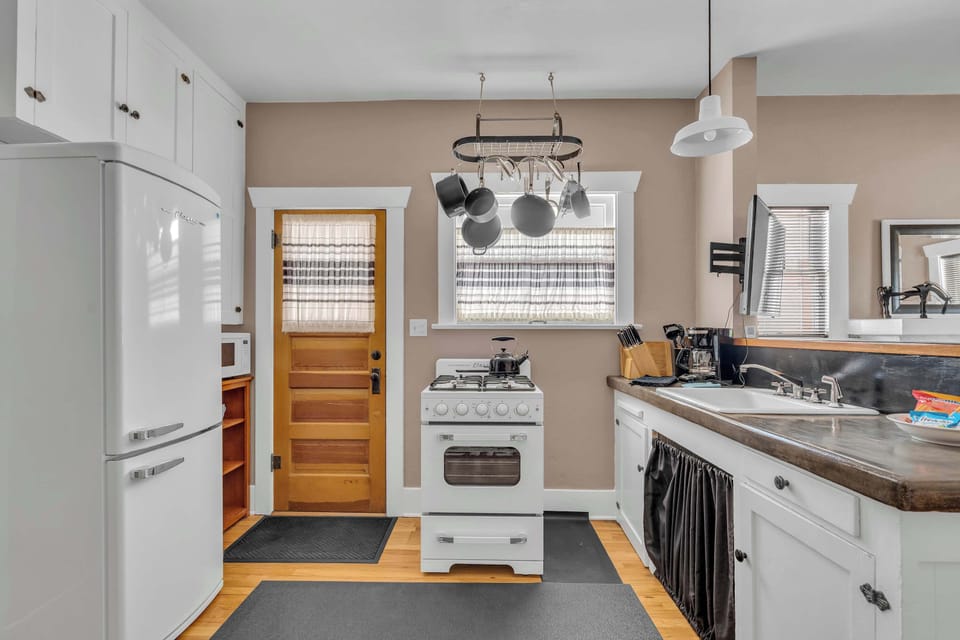 Cook with ease in a fully equipped kitchen.