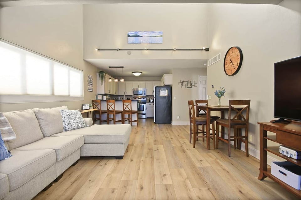 5-web-or-mls-Bridgepointe 400 (5)