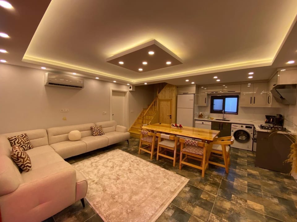 Family Duplex, 3 Bedrooms, Private Pool, Pool View | Living area