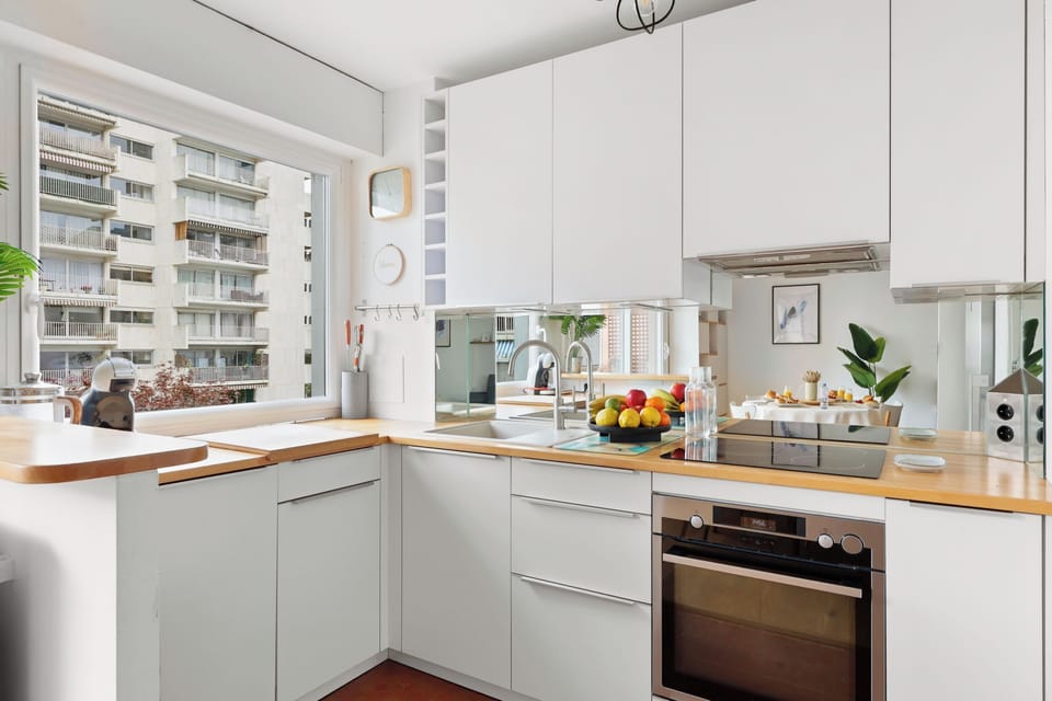 The kitchen is fully equipped to prepare a simple meal 
