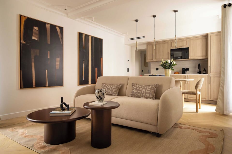 Apartment | Living area | Fireplace