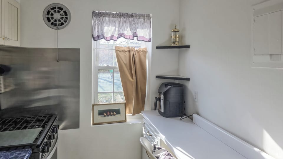 House, 2 Bedrooms | Private kitchen