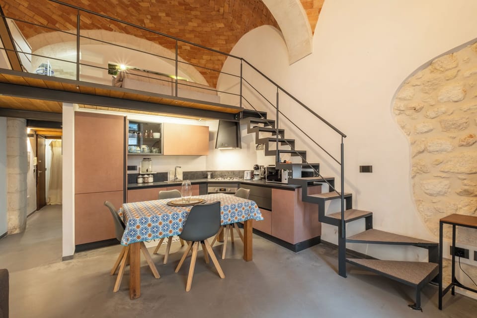 Family Studio Suite, Garden View | Dining