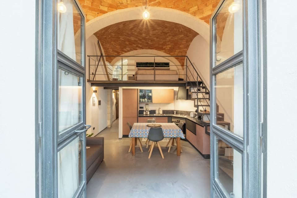 Family Studio Suite, Garden View | Dining